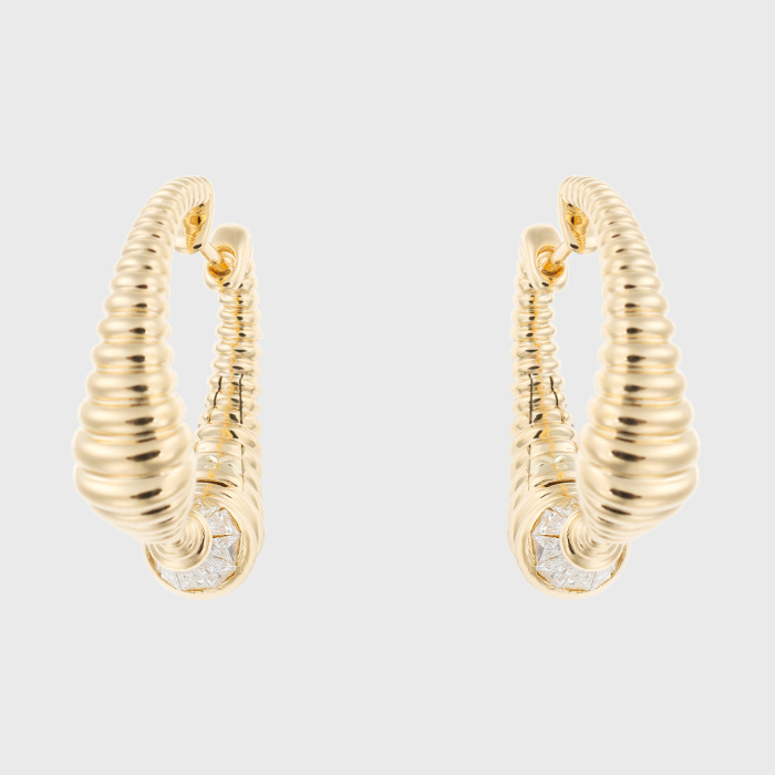 Yellow gold earrings with tapered baguette cut white diamonds