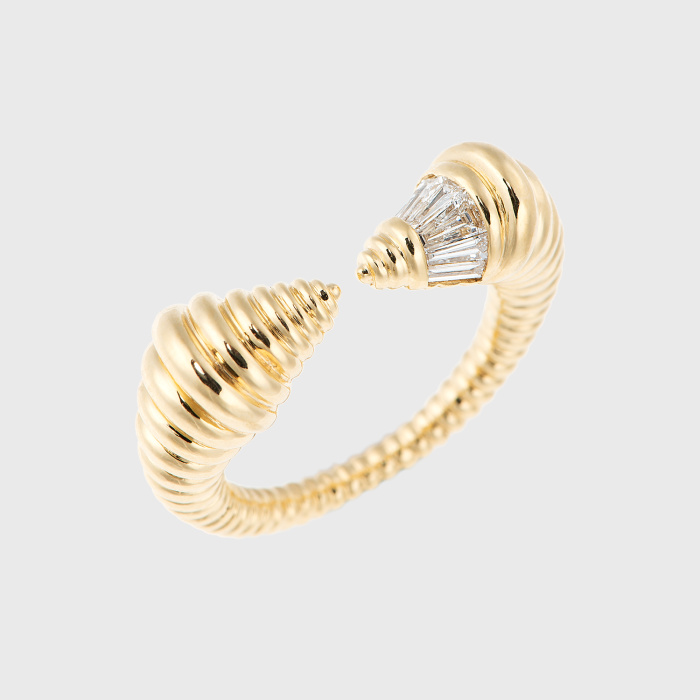 Yellow gold ring with tapered baguette cut white diamonds