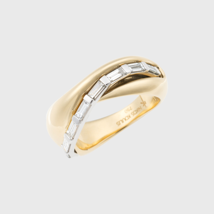 Yellow gold ring  with baguette cut white diamonds