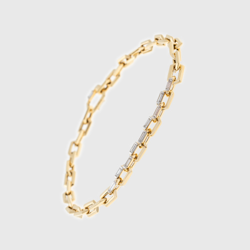 Yellow gold chain bracelet with baguette white diamonds