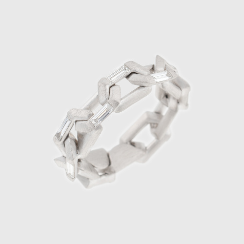 Blackened white gold chain ring with baguette white diamonds